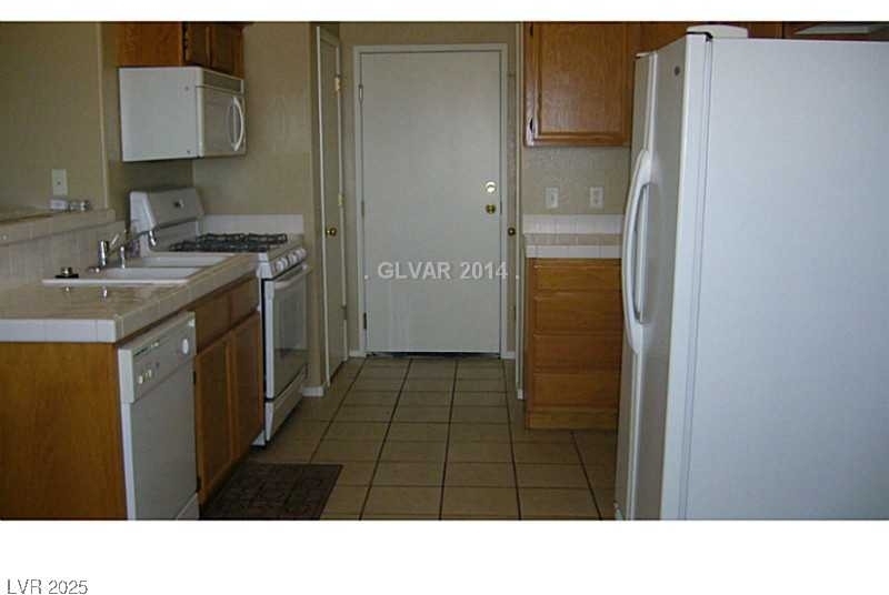 2050 N Los Feliz Street - Photo 10