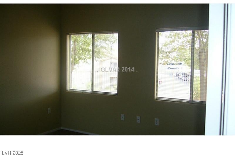 2050 N Los Feliz Street - Photo 14