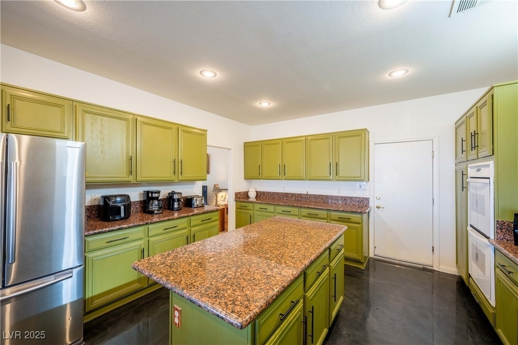 359 Hoskins Court - Photo 11