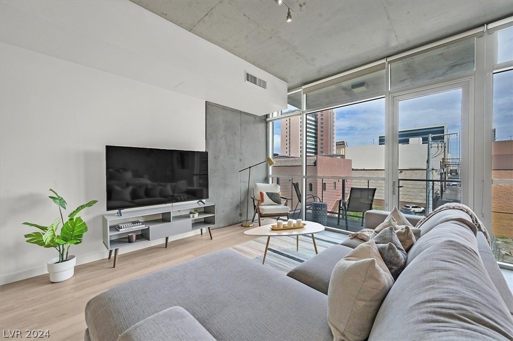 353 E Bonneville Avenue - Photo 9