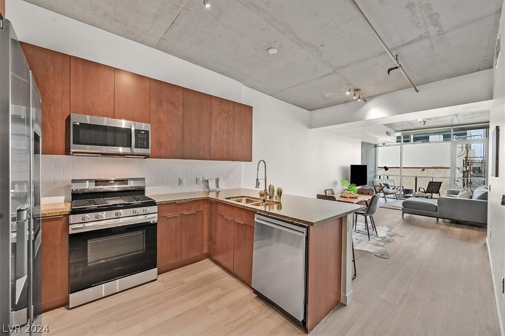 353 E Bonneville Avenue - Photo 5
