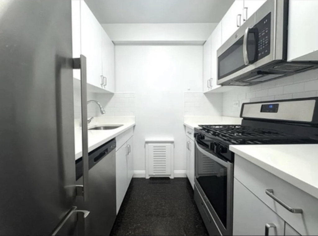 405 East 56th Street, 3D - Photo 4