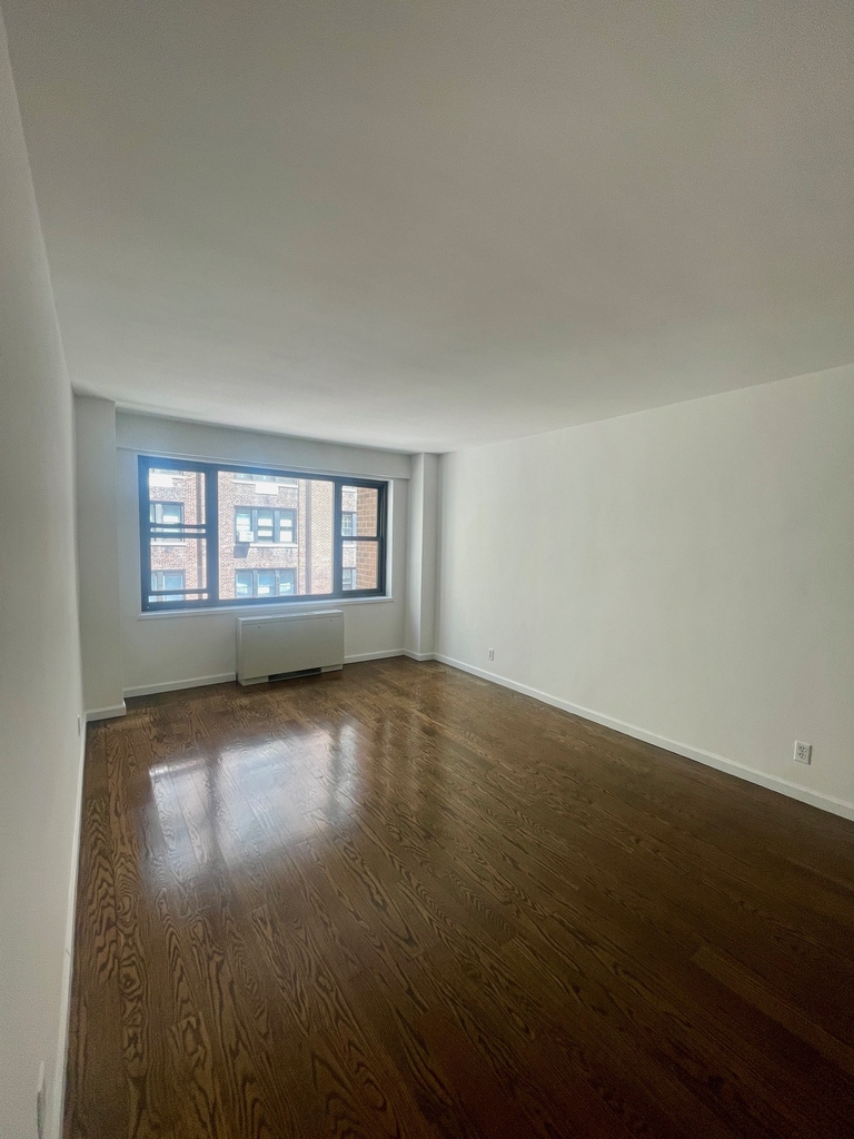405 East 56th Street - Photo 9