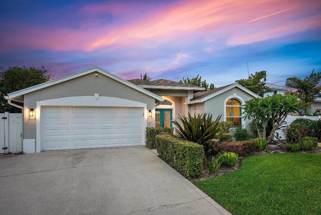 15129 Harriet Avenue - Photo 0