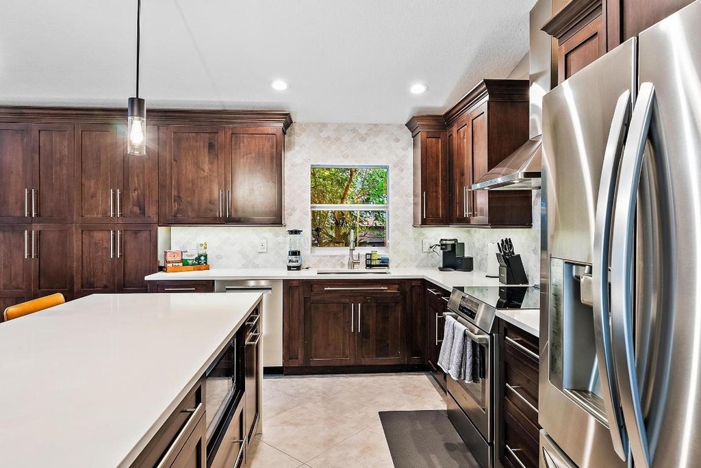 15129 Harriet Avenue - Photo 8