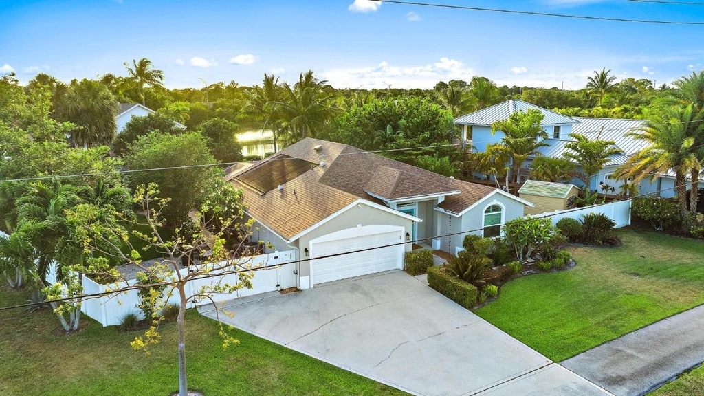 15129 Harriet Avenue - Photo 2