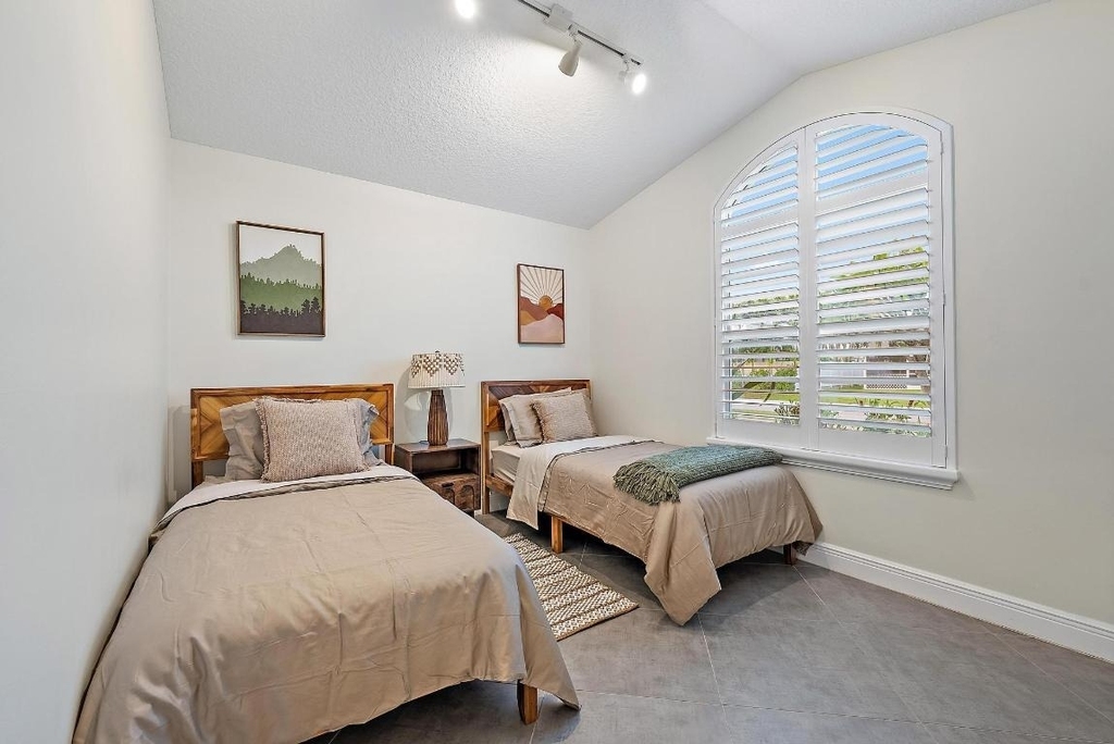15129 Harriet Avenue - Photo 20
