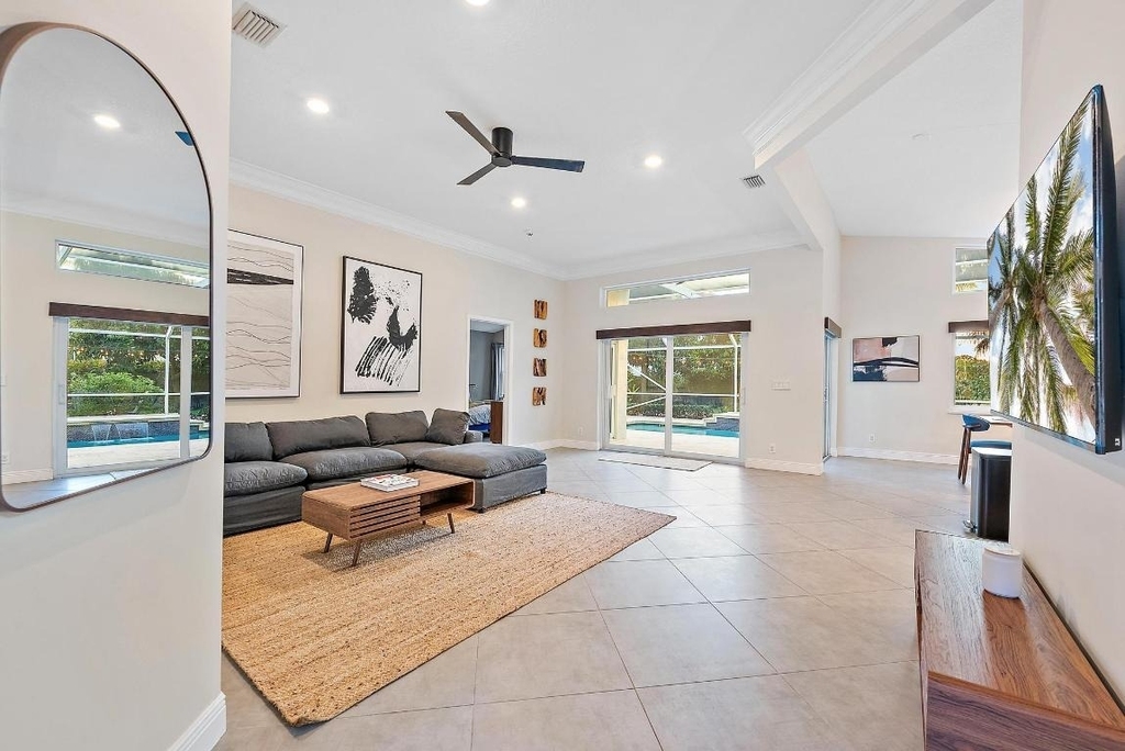 15129 Harriet Avenue - Photo 4