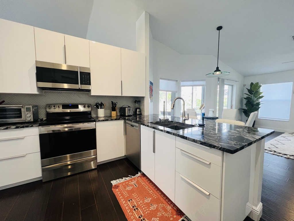 945 Sunflower Avenue - Photo 4