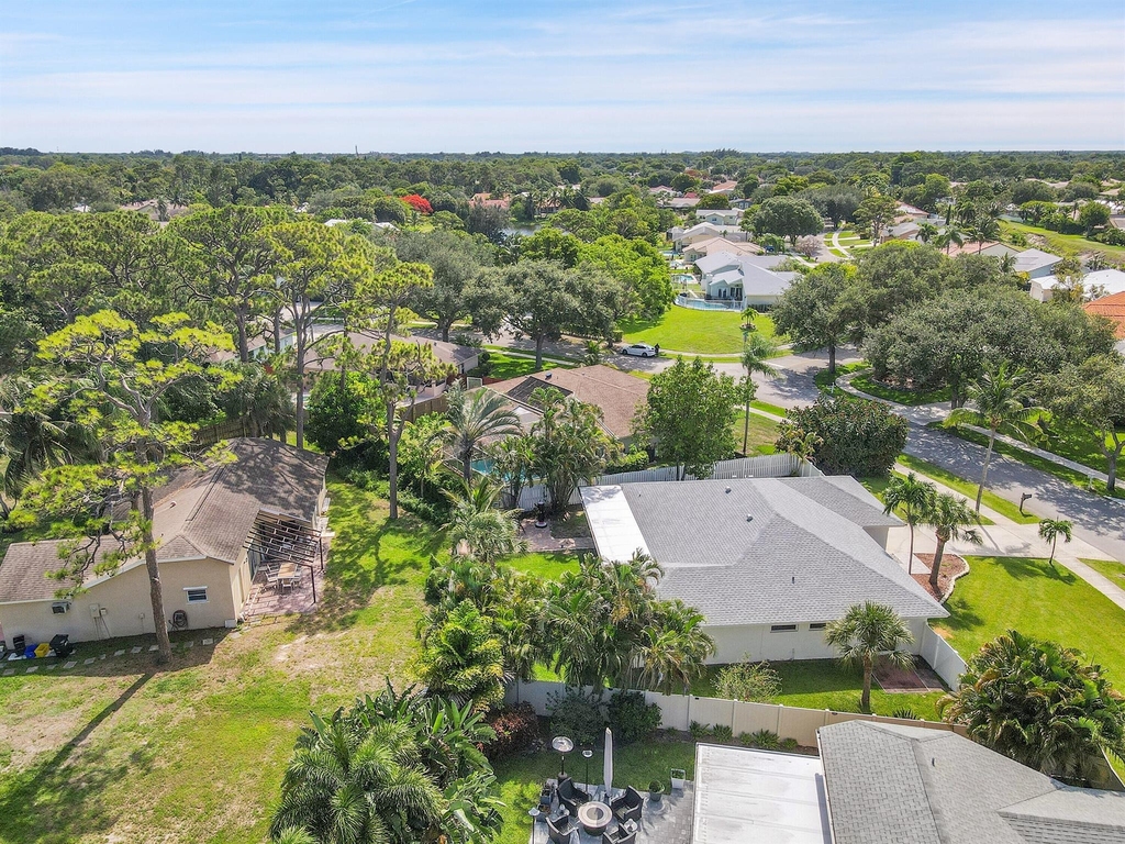 945 Sunflower Avenue - Photo 39
