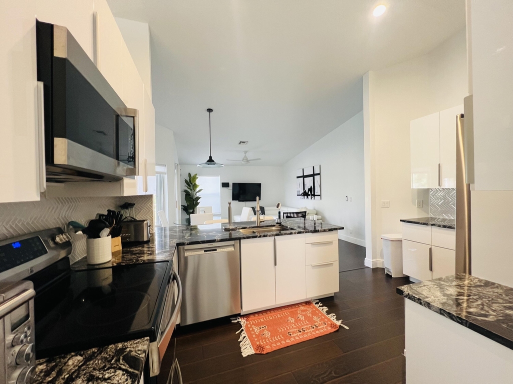 945 Sunflower Avenue - Photo 6