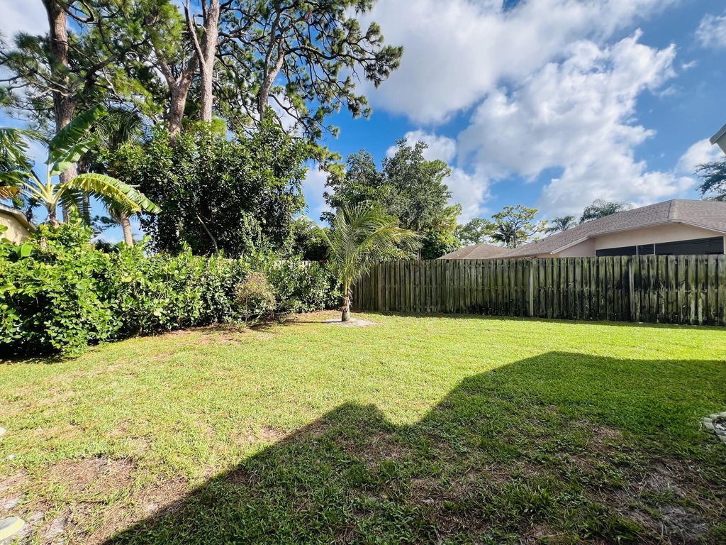945 Sunflower Avenue - Photo 3