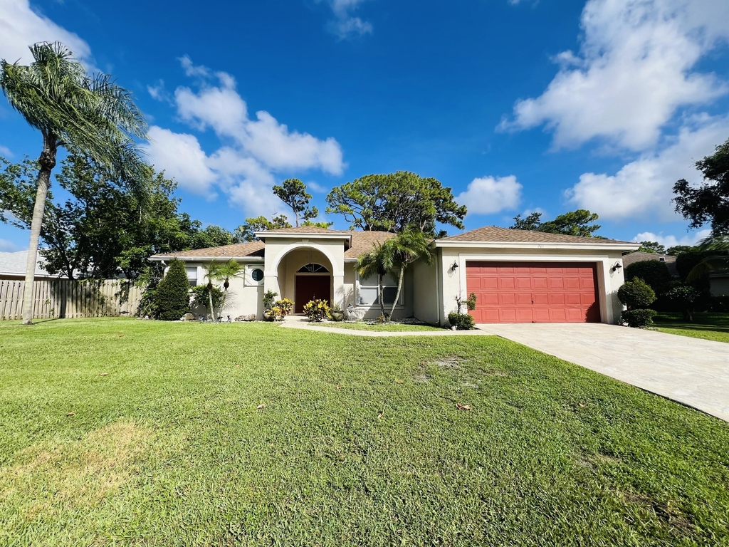 945 Sunflower Avenue - Photo 0