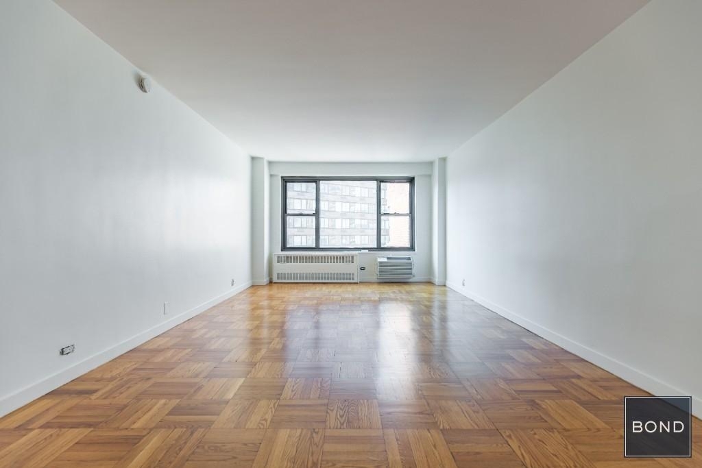Fourth Avenue - Photo 1