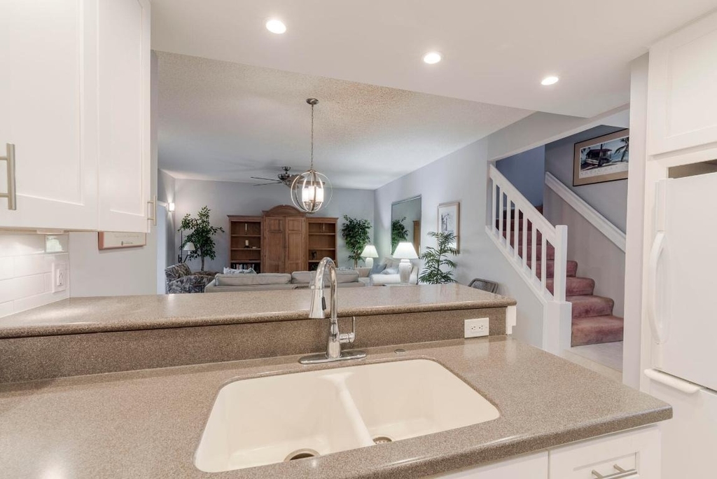 2403 Fairway Drive N - Photo 10