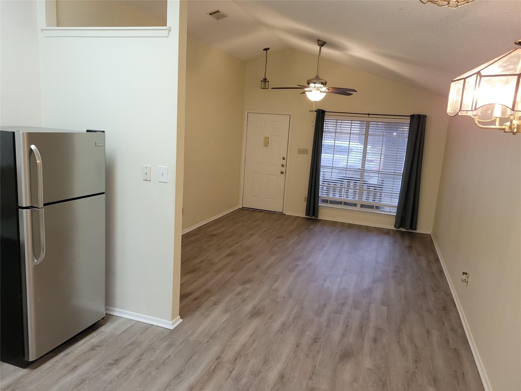1015 E Yager Ln - Photo 3