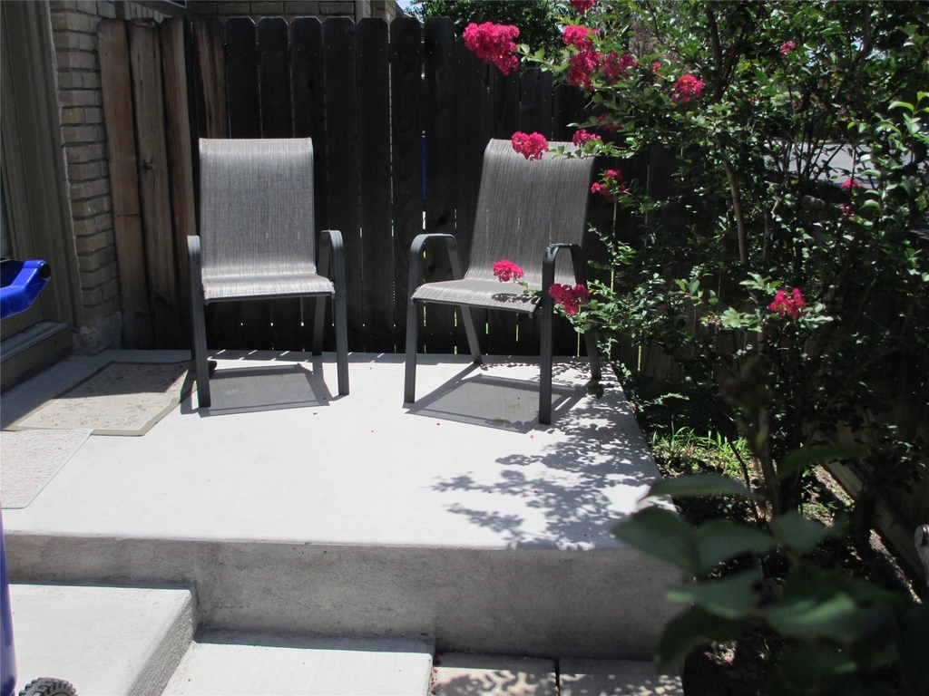1015 E Yager Ln - Photo 9