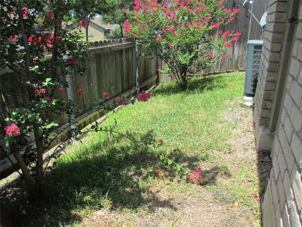 1015 E Yager Ln - Photo 10