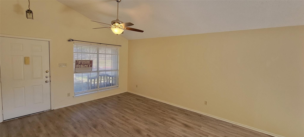 1015 E Yager Ln - Photo 13