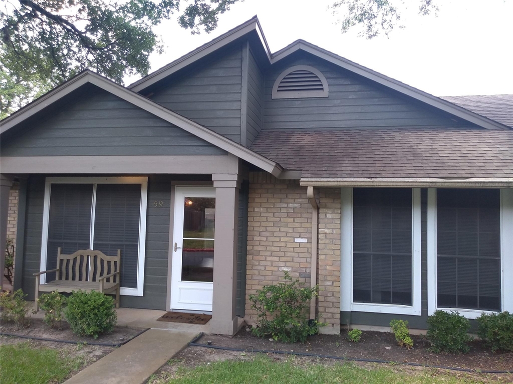 1015 E Yager Ln - Photo 1