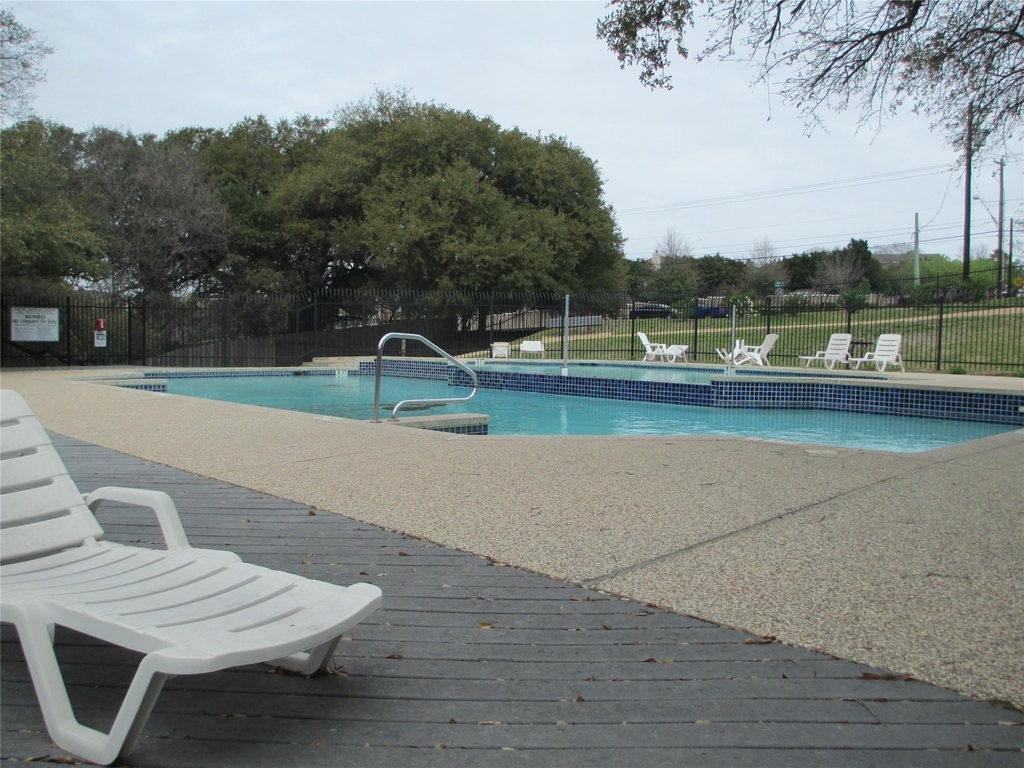 1015 E Yager Ln - Photo 11