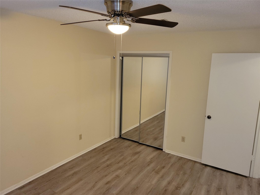 1015 E Yager Ln - Photo 6