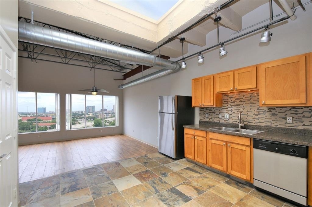 230 W Alabama - Photo 2