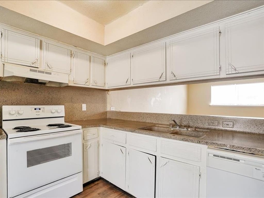 1800 N Wayside Street - Photo 3