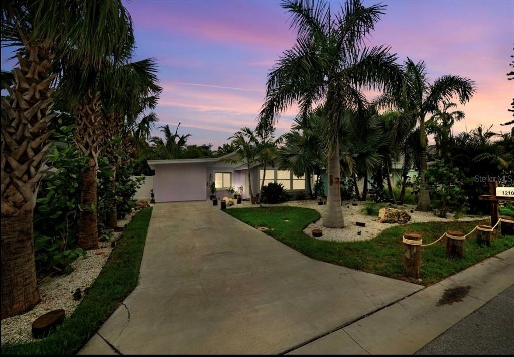 1210 Bay Palm Boulevard - Photo 2