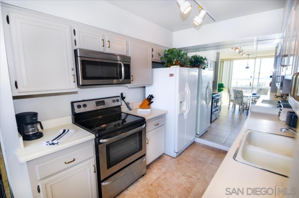 1720 Avenida Del Mundo - Photo 7