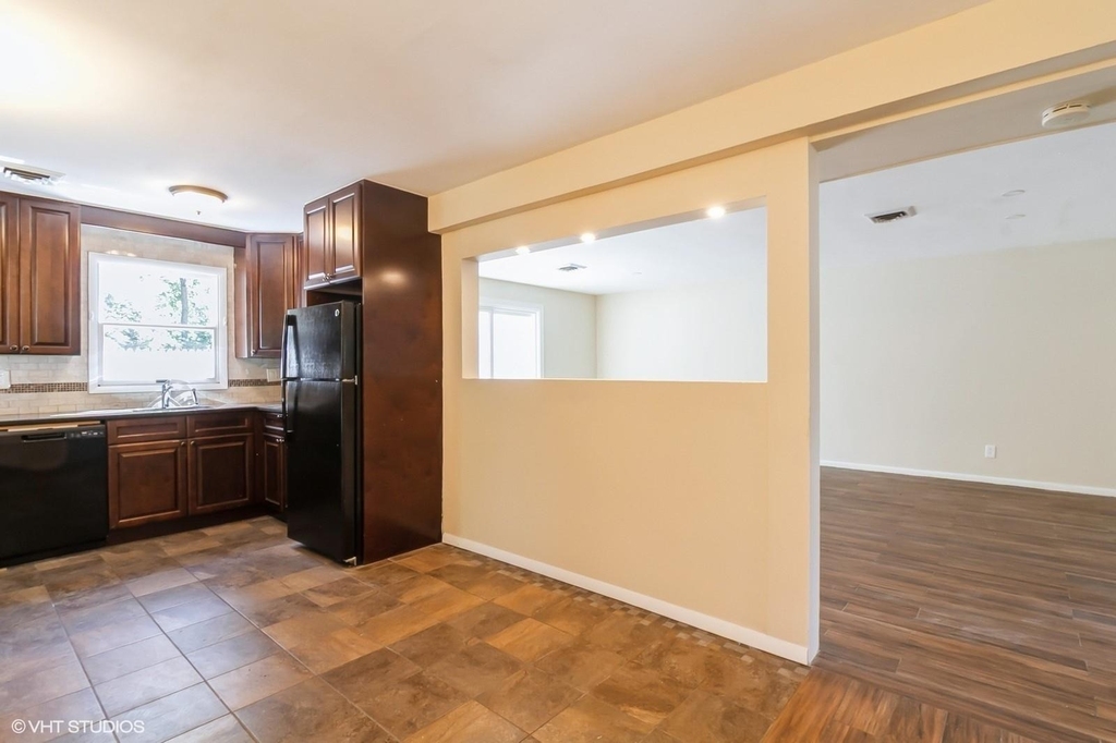 392 King Street - Photo 3