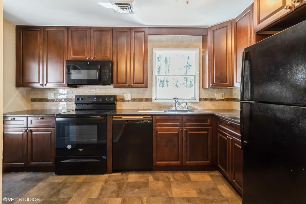 392 King Street - Photo 1