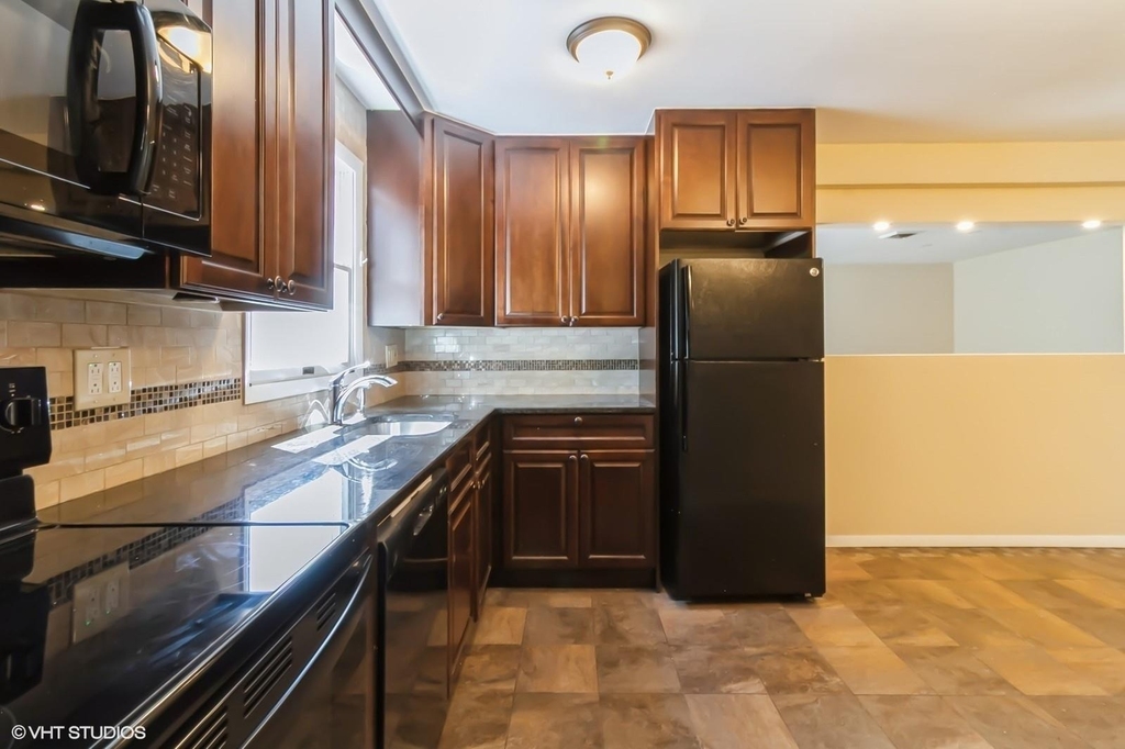 392 King Street - Photo 2