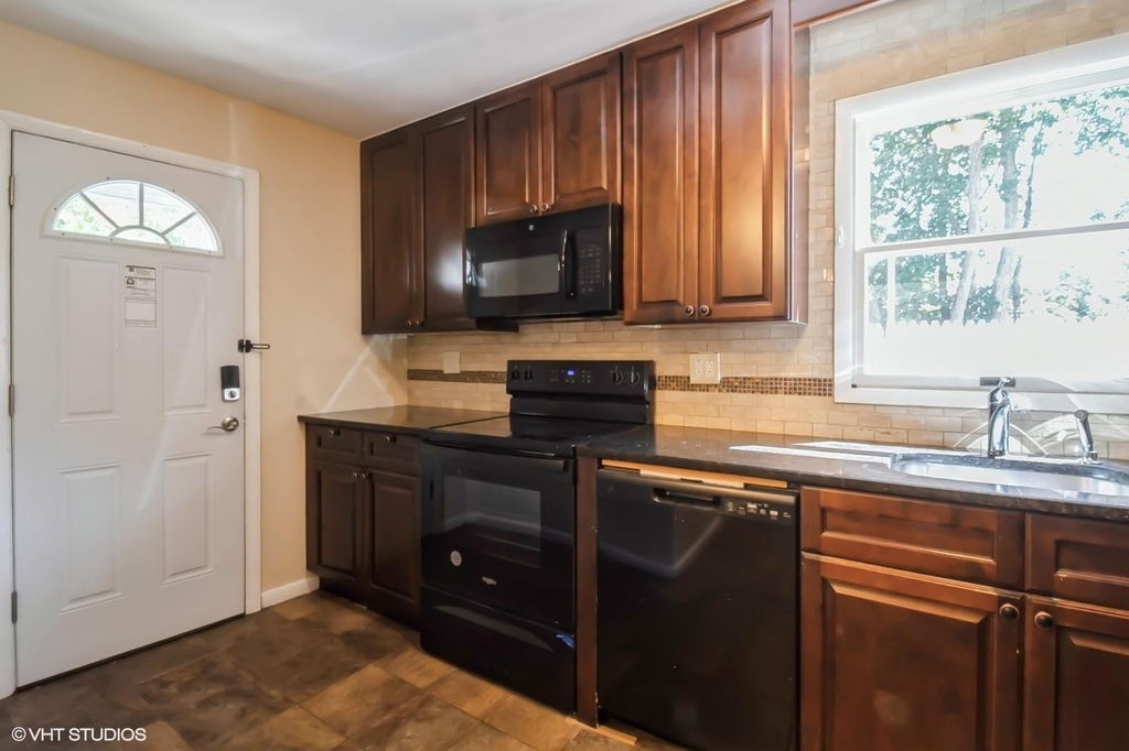392 King Street - Photo 0