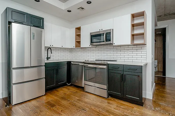 31-19 37th Street - Photo 4