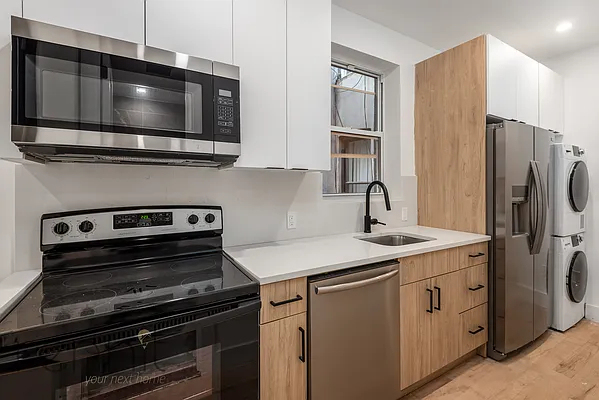 2039 Gates Avenue - Photo 1