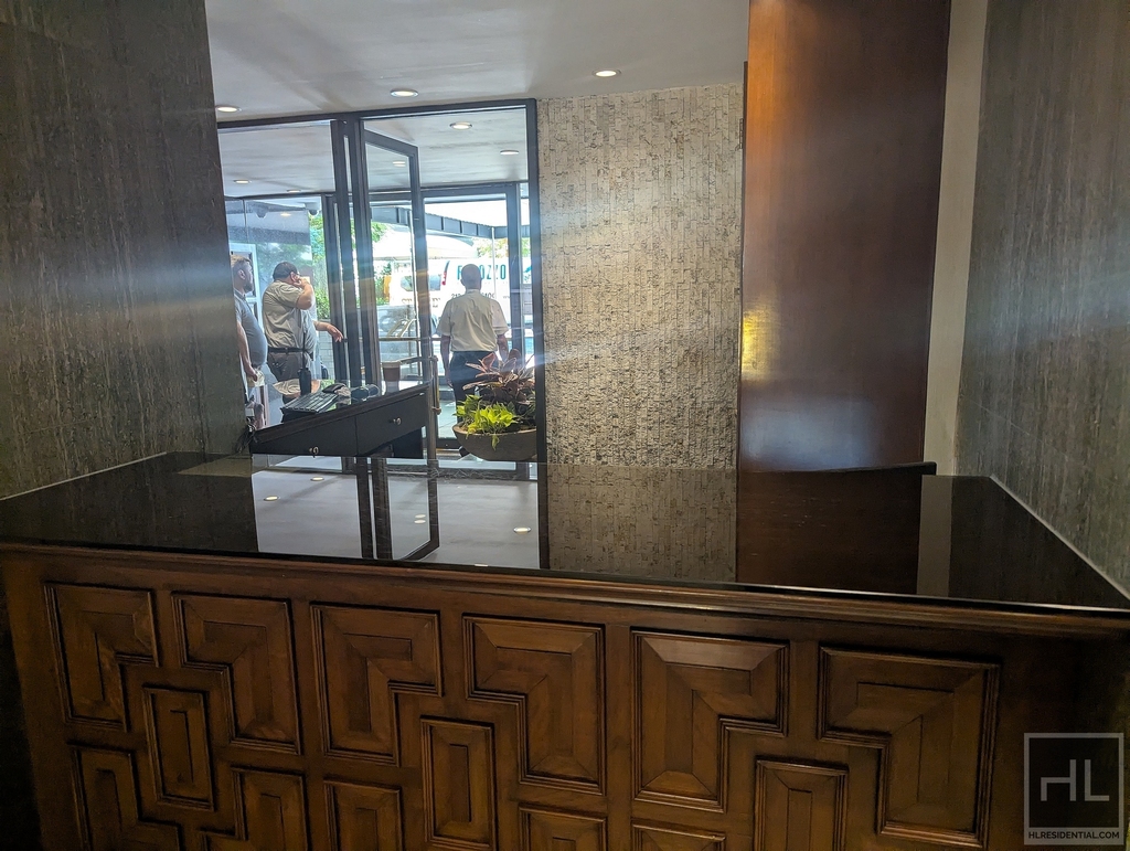 East 49 Street - Photo 13