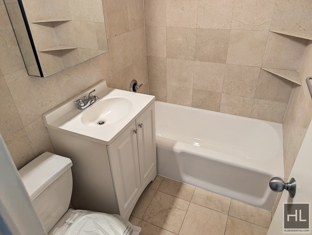 East 49 Street - Photo 7