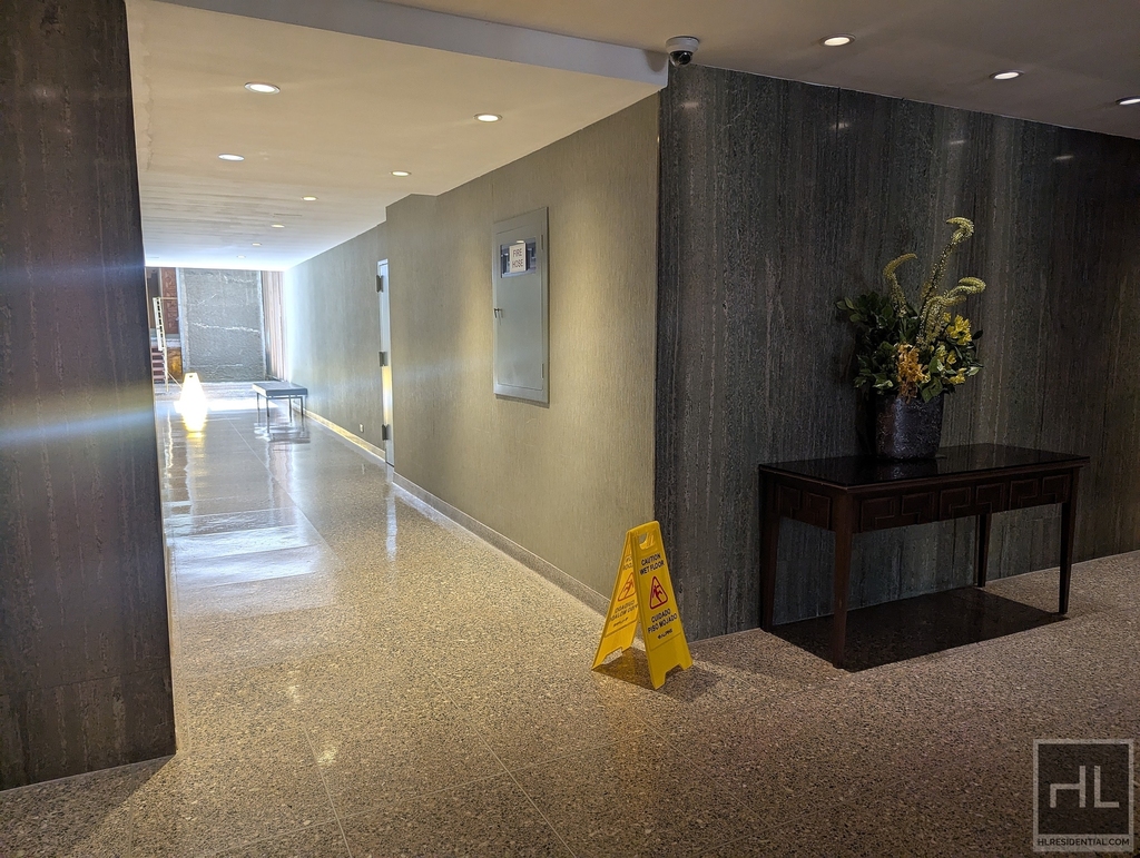 East 49 Street - Photo 12