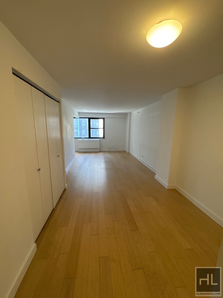 E 39th St - Photo 1