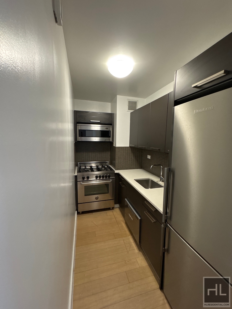 E 39th St - Photo 5