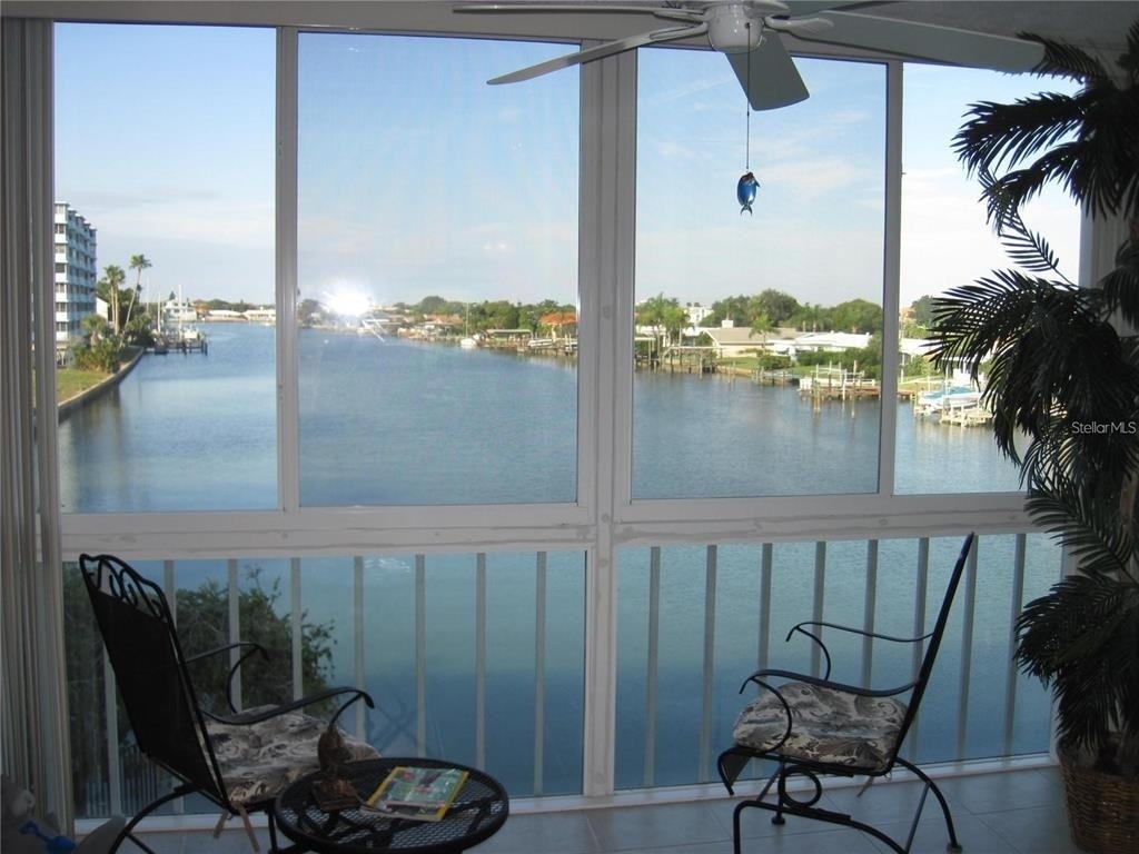 105 Island Way - Photo 2
