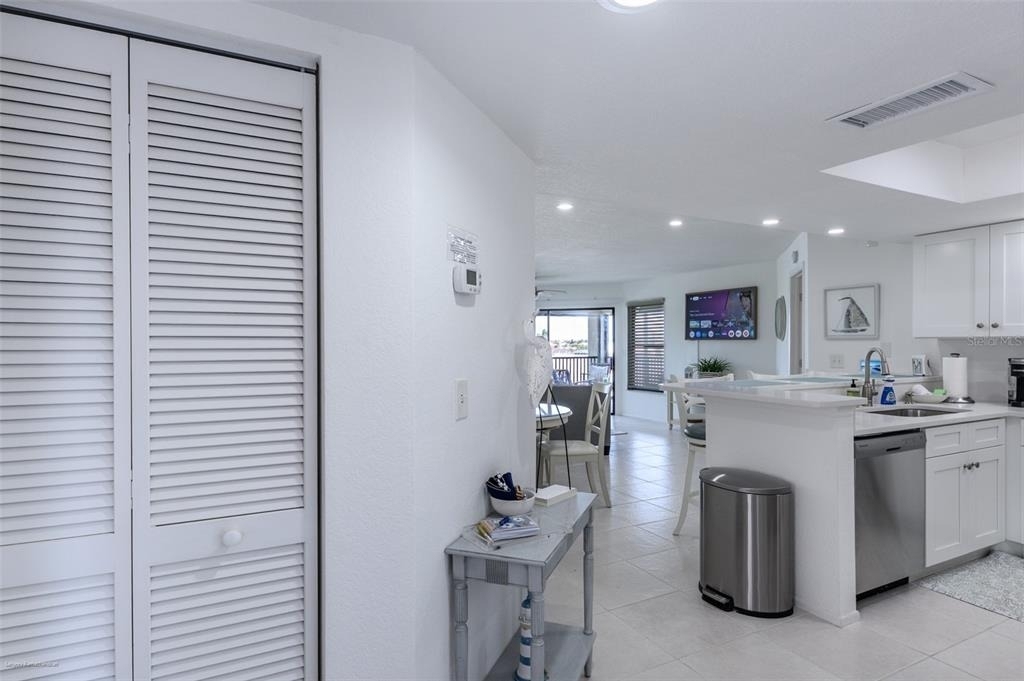 2601 W Marion Avenue - Photo 5