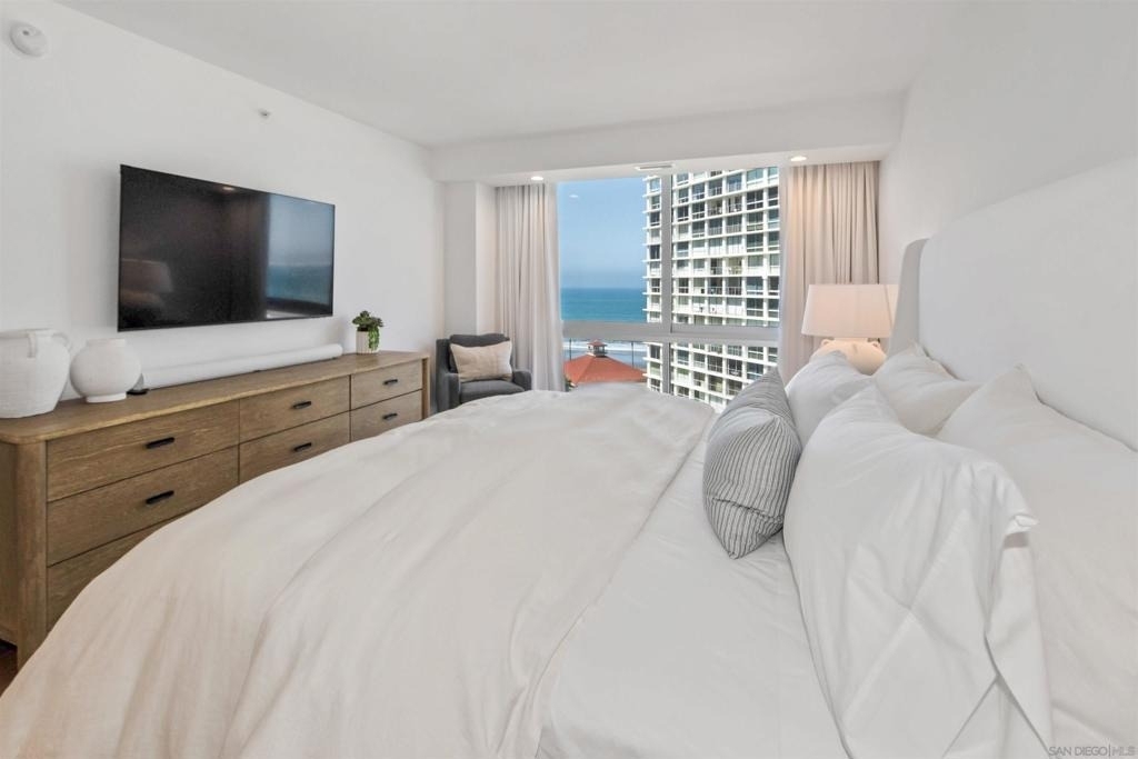 1710 Avenida Del Mundo - Photo 22