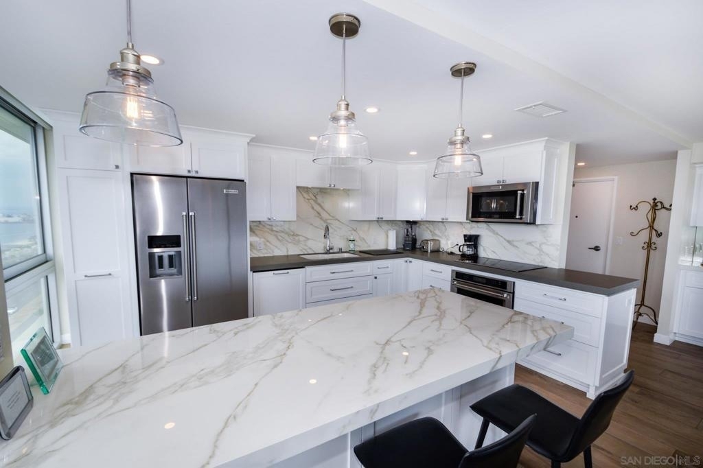 1710 Avenida Del Mundo - Photo 3