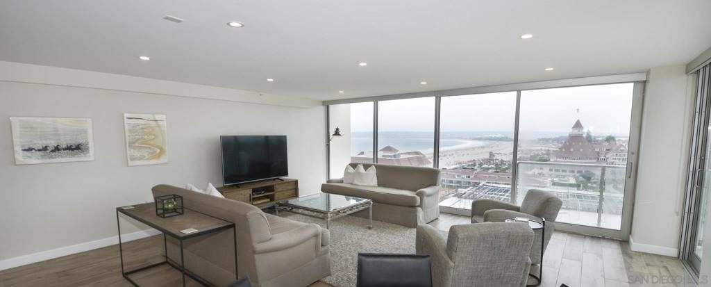 1710 Avenida Del Mundo - Photo 2