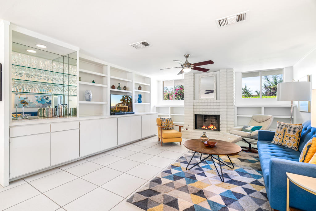 215 Desert Lakes Drive - Photo 2