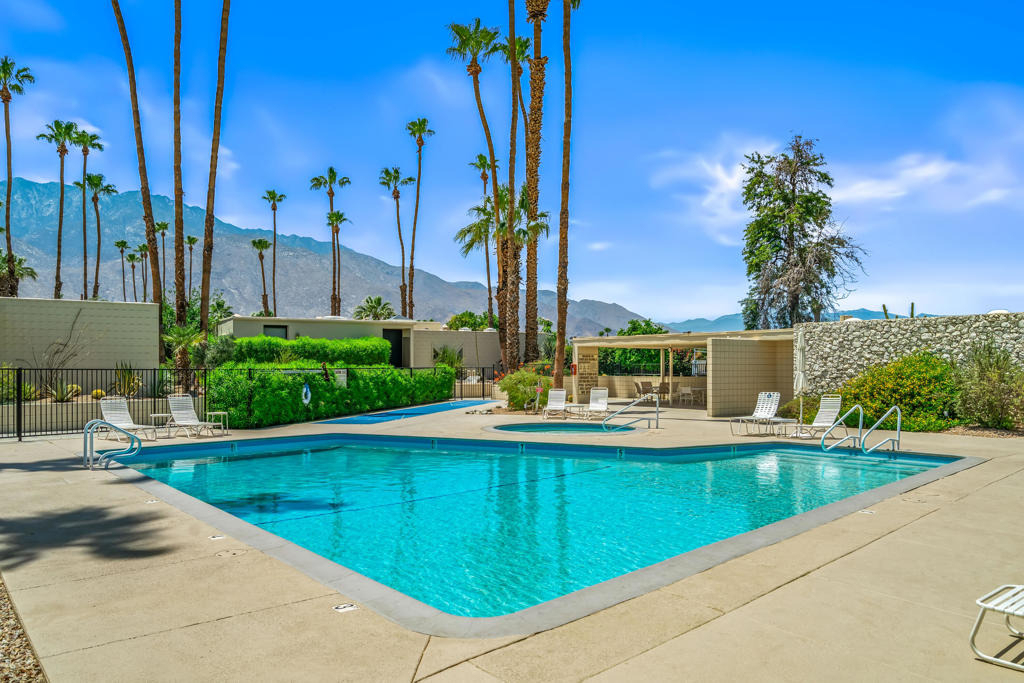 215 Desert Lakes Drive - Photo 40