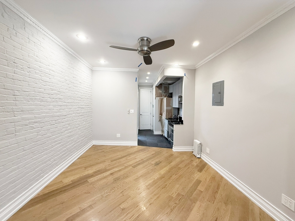 279 East 10th Street - Photo 2