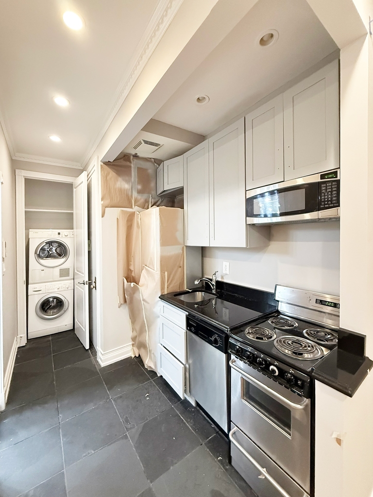 279 East 10th Street - Photo 6
